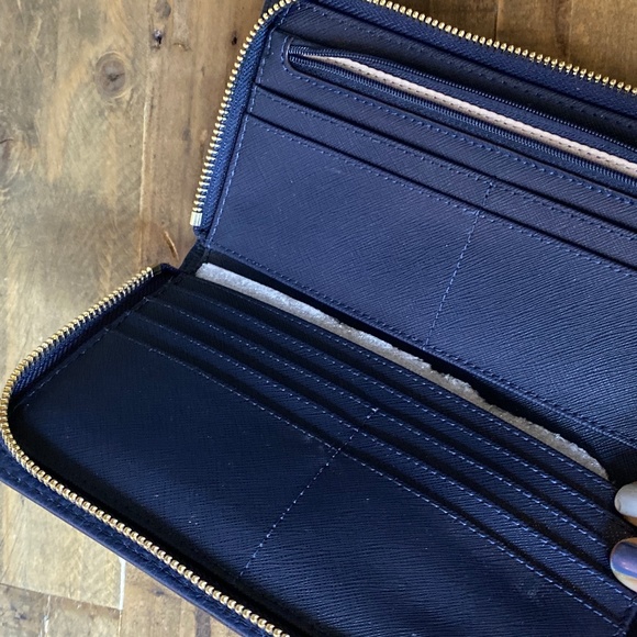 Michael Kors Hamilton Large Zip Wallet Navy - Picture 8 of 8